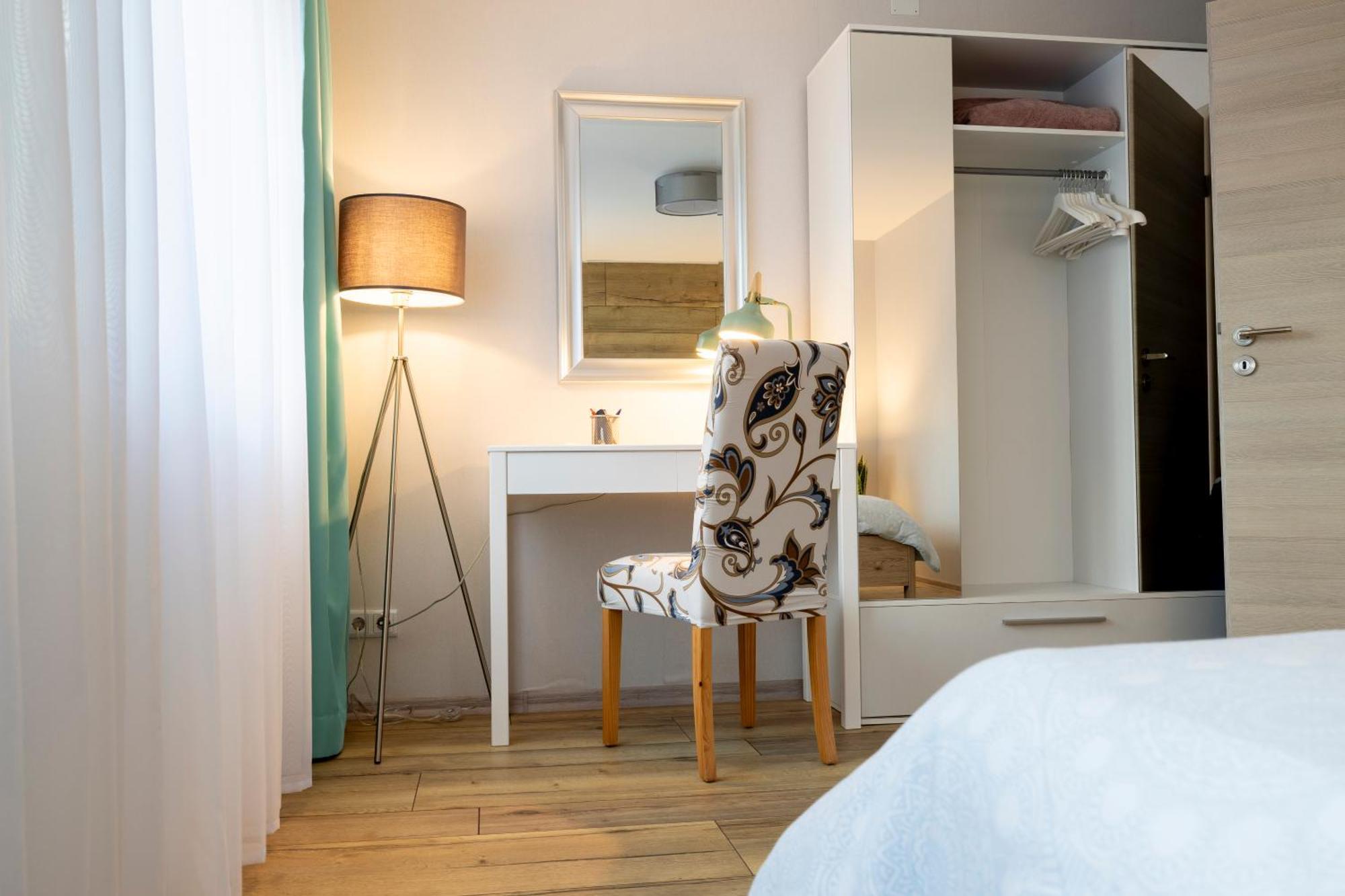 Design Apartment- 24H Self-Check-In - Bis 4 Pers - Parkplatz - Wifi - Balkon -Terrasse - In Direkter Weihernaehe - Radwege Schiffweiler Экстерьер фото
