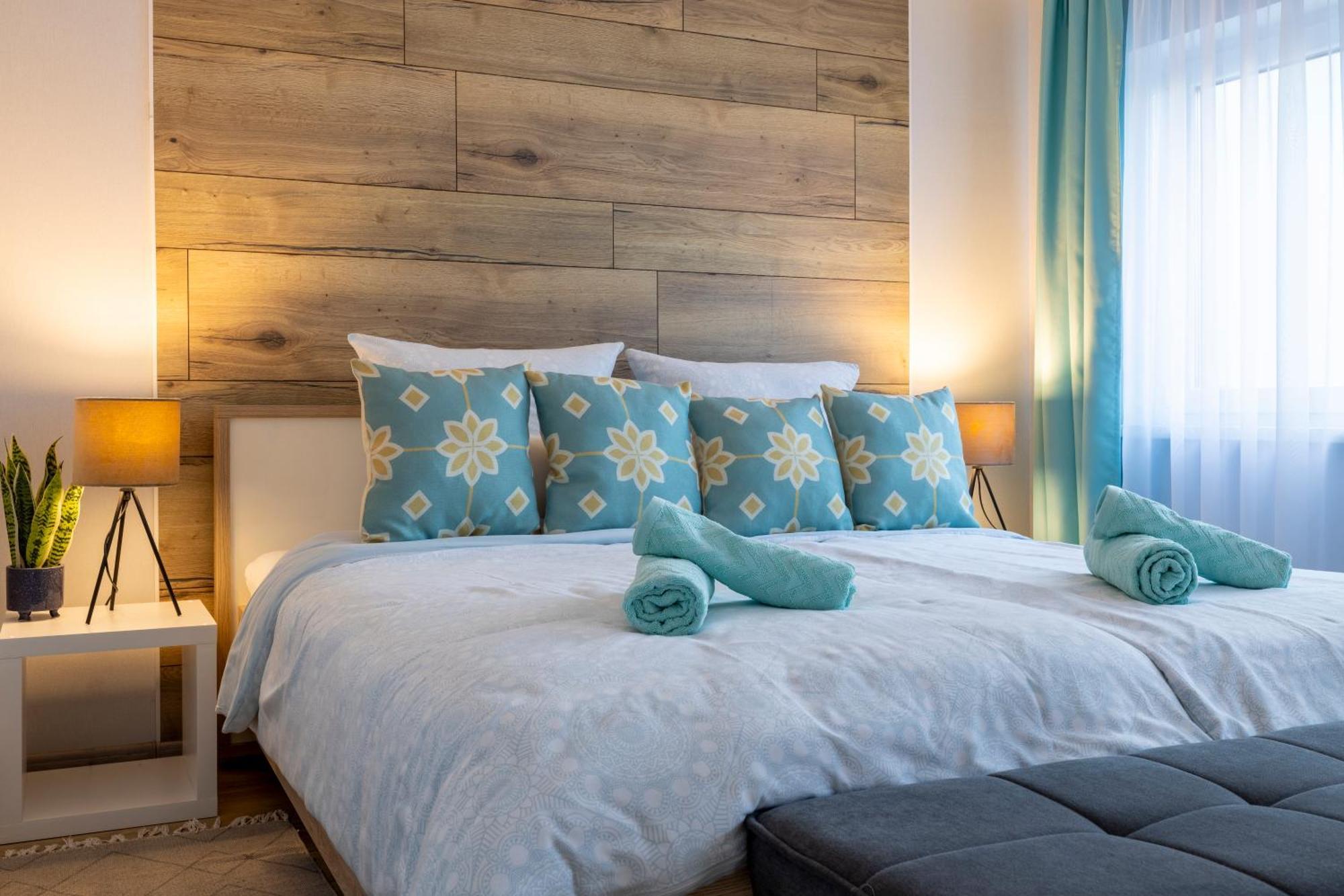 Design Apartment- 24H Self-Check-In - Bis 4 Pers - Parkplatz - Wifi - Balkon -Terrasse - In Direkter Weihernaehe - Radwege Schiffweiler Экстерьер фото