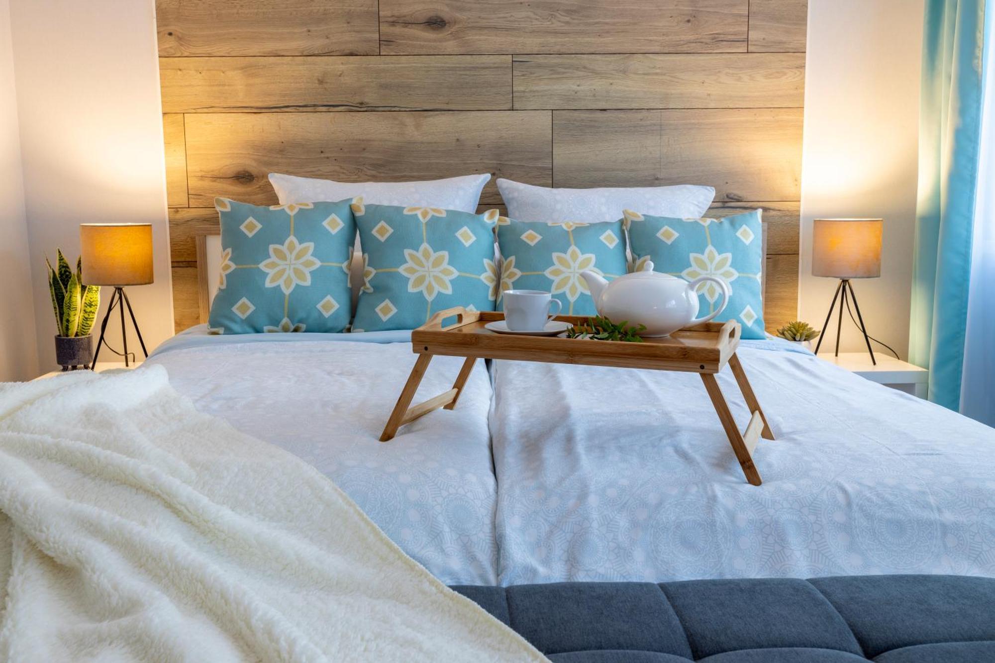 Design Apartment- 24H Self-Check-In - Bis 4 Pers - Parkplatz - Wifi - Balkon -Terrasse - In Direkter Weihernaehe - Radwege Schiffweiler Экстерьер фото